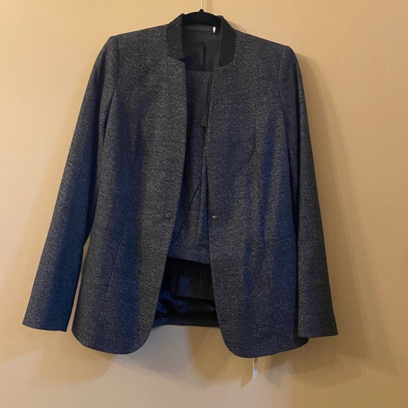 Tahari Pant Suit - Picture 2 of 12